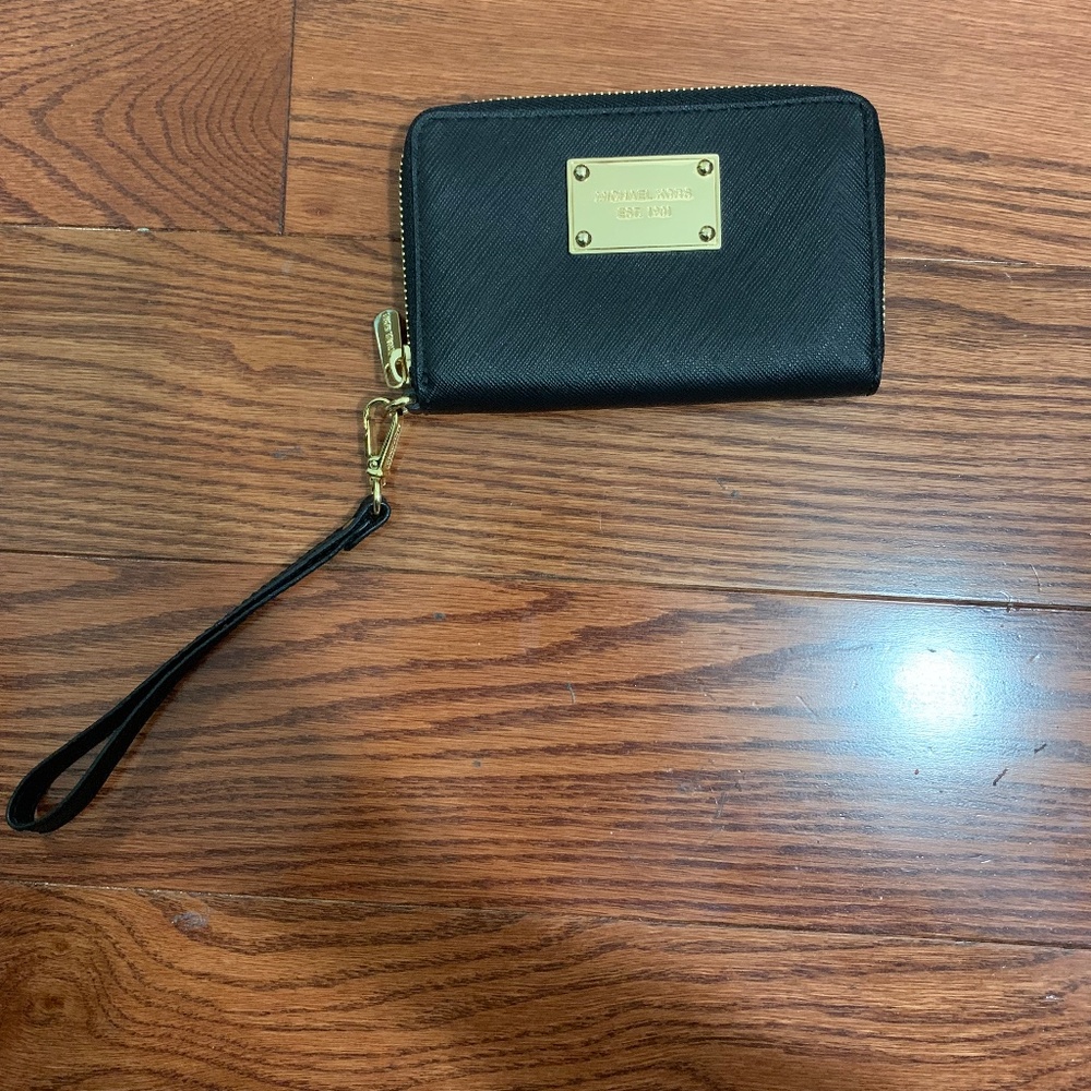 Michael Kors Wrislet Wallet - Picture 2 of 5